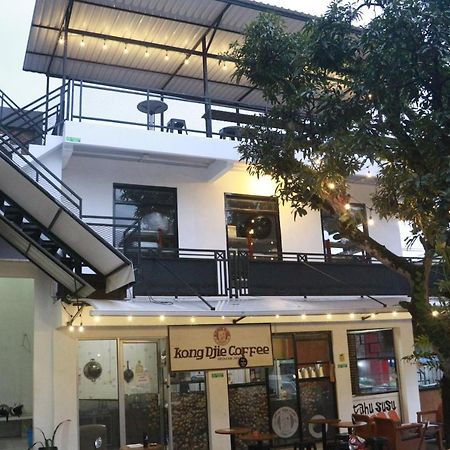 Bu Sepuh Guesthouse Sangkanurip Eksteriør bilde