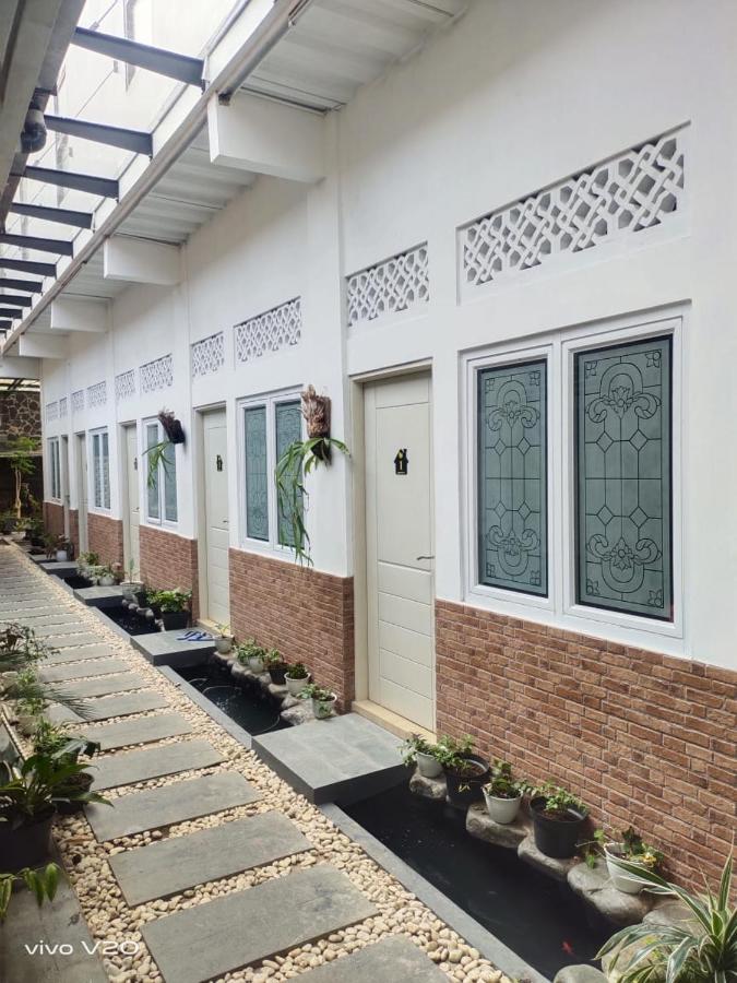 Bu Sepuh Guesthouse Sangkanurip Eksteriør bilde