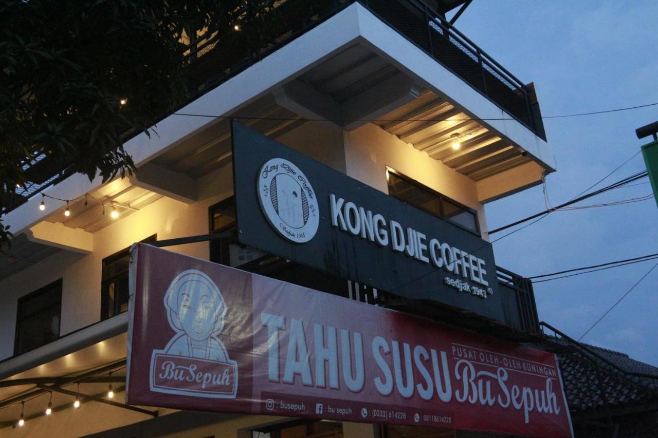 Bu Sepuh Guesthouse Sangkanurip Eksteriør bilde