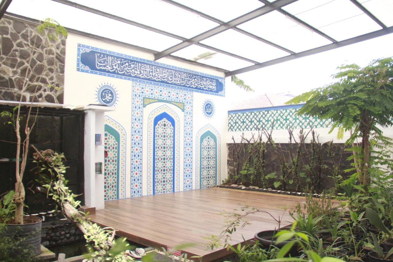 Bu Sepuh Guesthouse Sangkanurip Eksteriør bilde