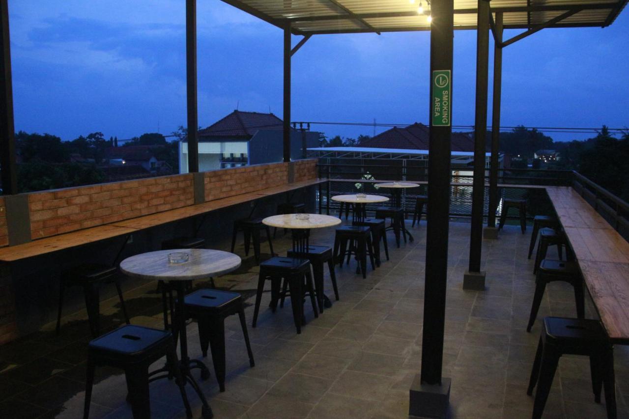 Bu Sepuh Guesthouse Sangkanurip Eksteriør bilde